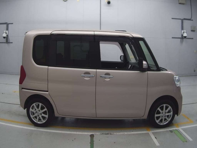 DAIHATSU TANTO 2015