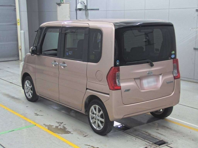 DAIHATSU TANTO 2015