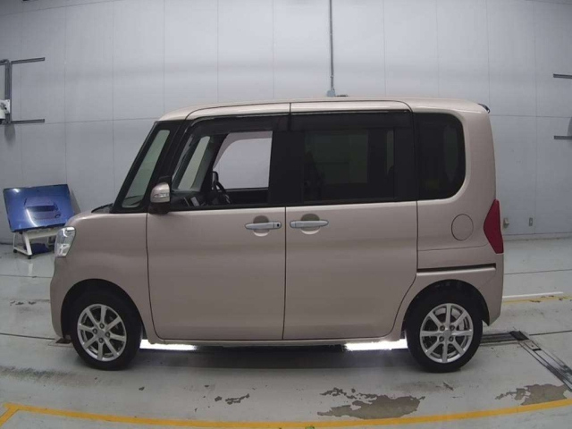 DAIHATSU TANTO 2015