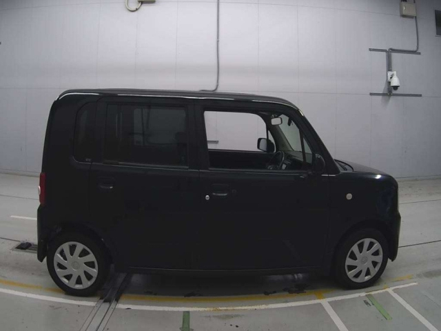 TOYOTA PIXIS SPACE 2011