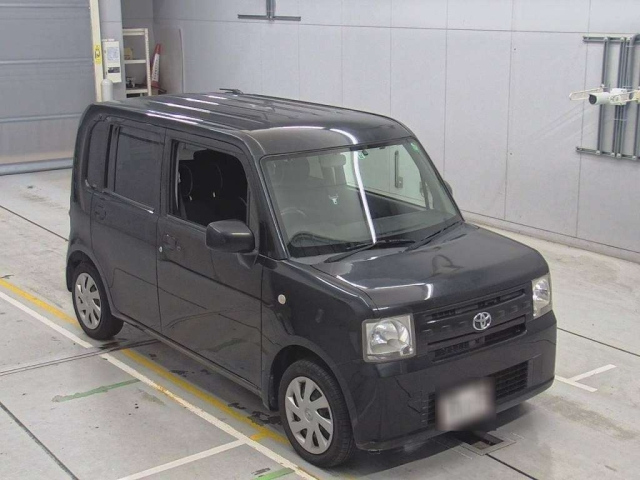 TOYOTA PIXIS SPACE 2011