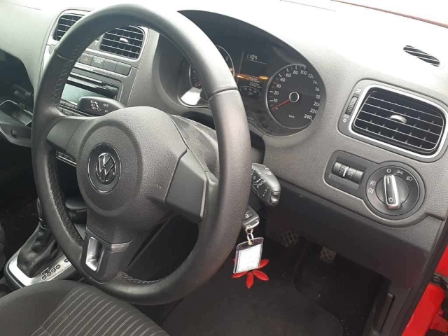 VOLKSWAGEN POLO 2012