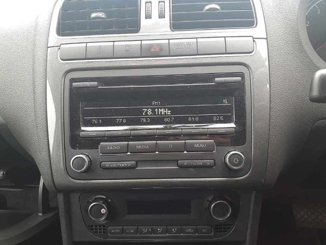 VOLKSWAGEN POLO 2012