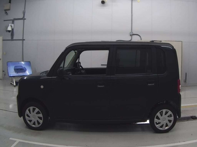 TOYOTA PIXIS SPACE 2011