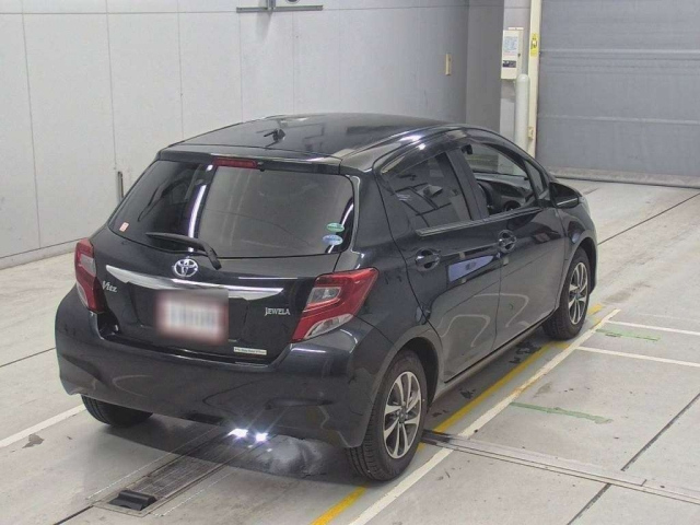 TOYOTA VITZ 2015