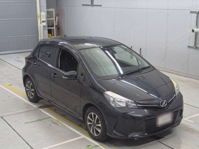 TOYOTA VITZ 2015