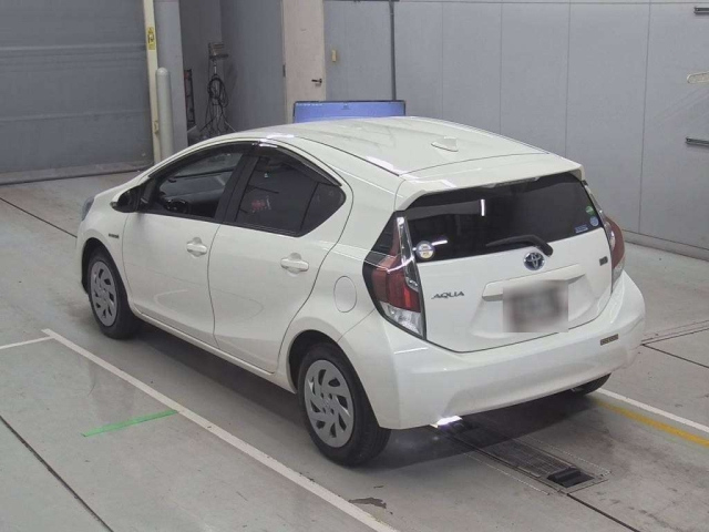TOYOTA AQUA 2016