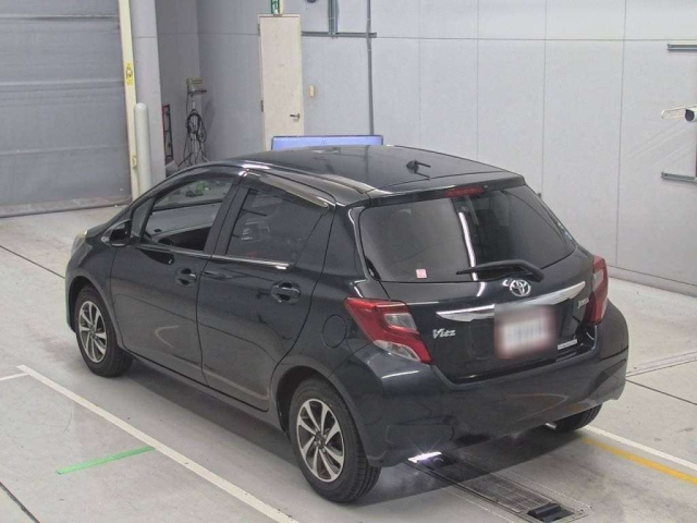 TOYOTA VITZ 2015