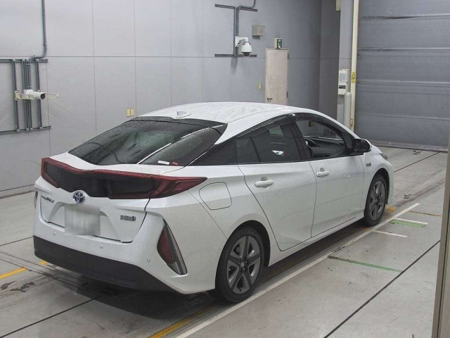 TOYOTA PRIUS PHV 2021