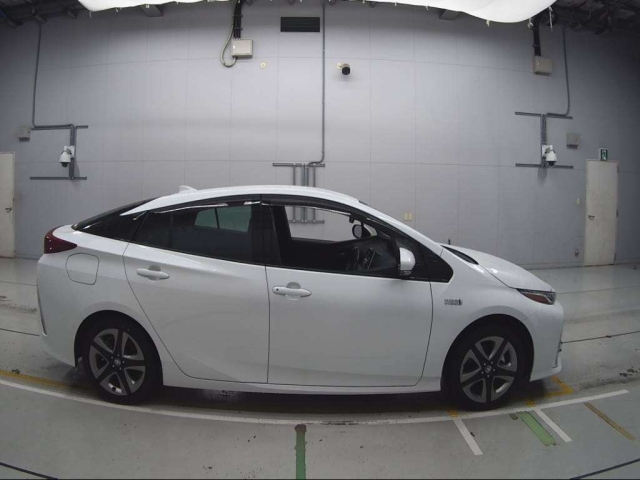 TOYOTA PRIUS PHV 2021