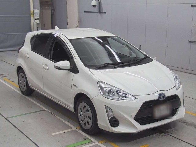 TOYOTA AQUA 2016