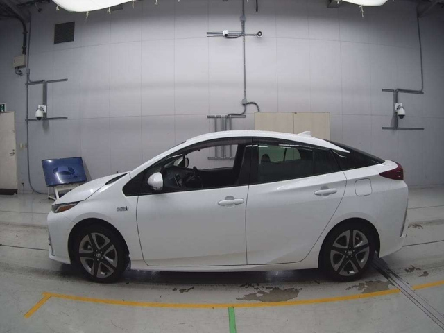 TOYOTA PRIUS PHV 2021