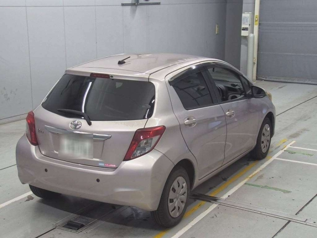 TOYOTA VITZ 2011
