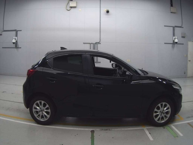 MAZDA DEMIO 2016