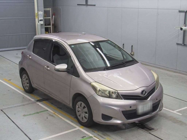 TOYOTA VITZ 2011