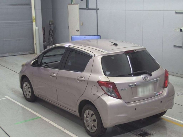 TOYOTA VITZ 2011