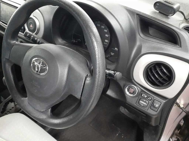 TOYOTA VITZ 2011