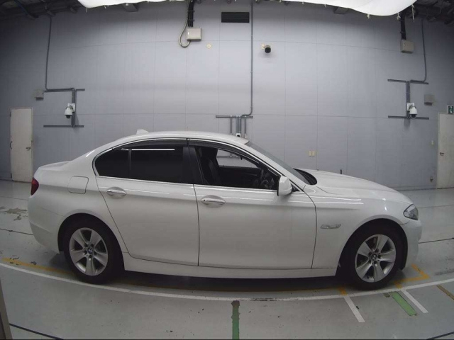 BMW 5 SERIES 2012