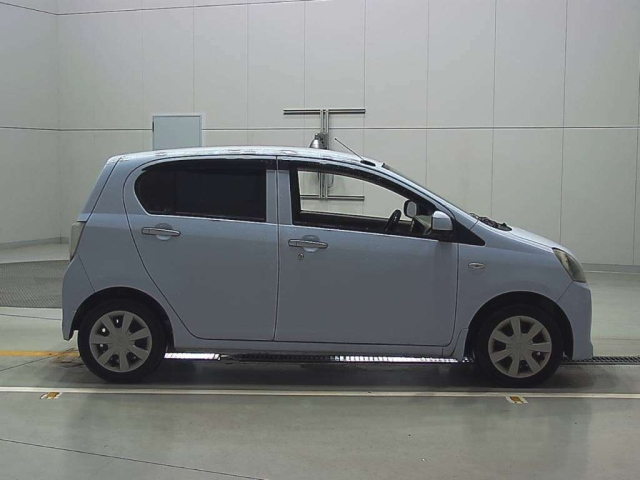 DAIHATSU MIRA E S 2012