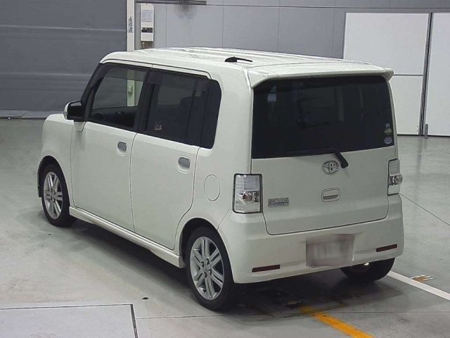 TOYOTA PIXIS SPACE 2017