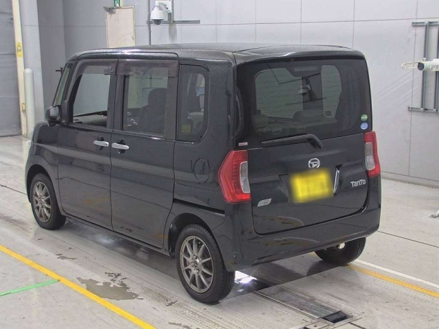 DAIHATSU TANTO 2015