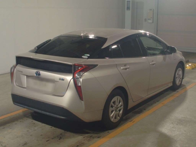 TOYOTA PRIUS 2016