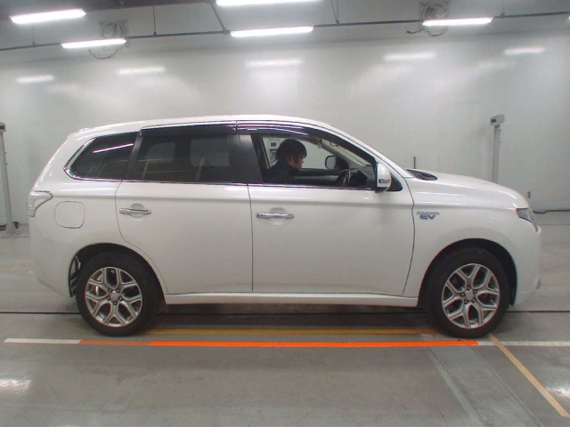 MITSUBISHI OUTLANDER PHEV 2013