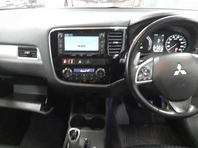 MITSUBISHI OUTLANDER PHEV 2013