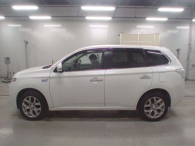 MITSUBISHI OUTLANDER PHEV 2013
