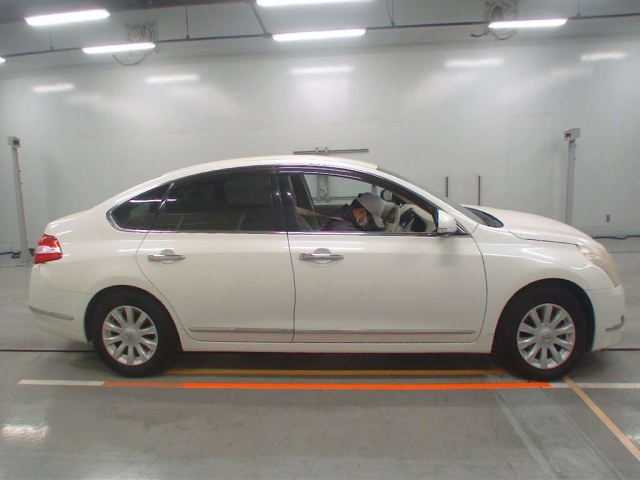NISSAN TEANA 2011