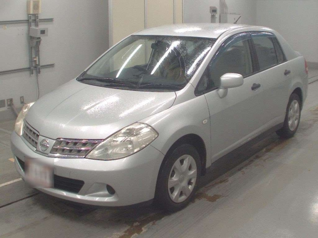 NISSAN TIIDA LATIO 2010