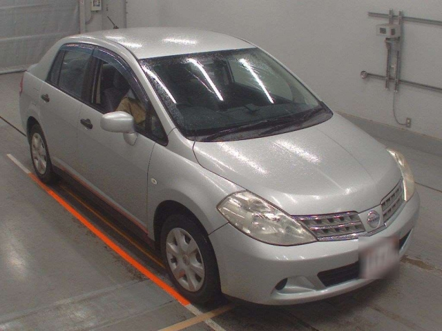 NISSAN TIIDA LATIO 2010