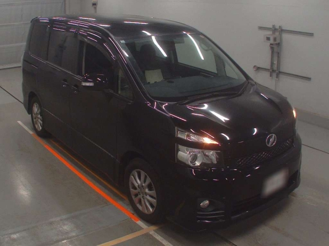 TOYOTA VOXY 2012