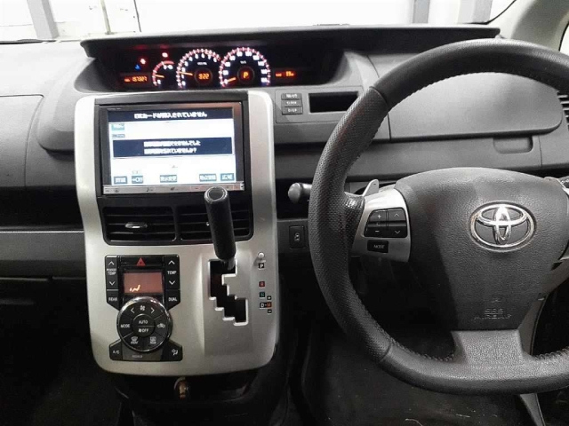 TOYOTA VOXY 2012