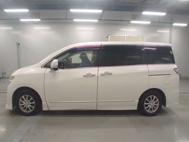 NISSAN ELGRAND 2013