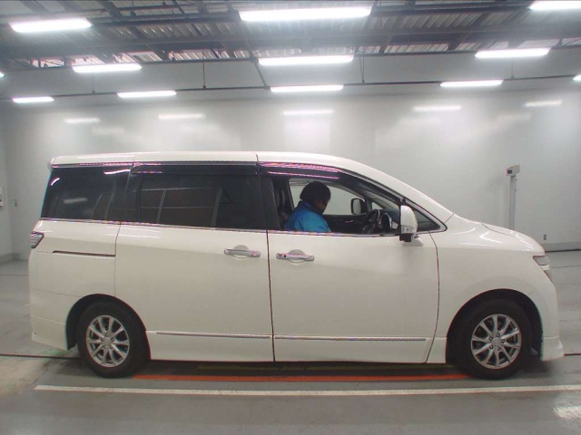 NISSAN ELGRAND 2013