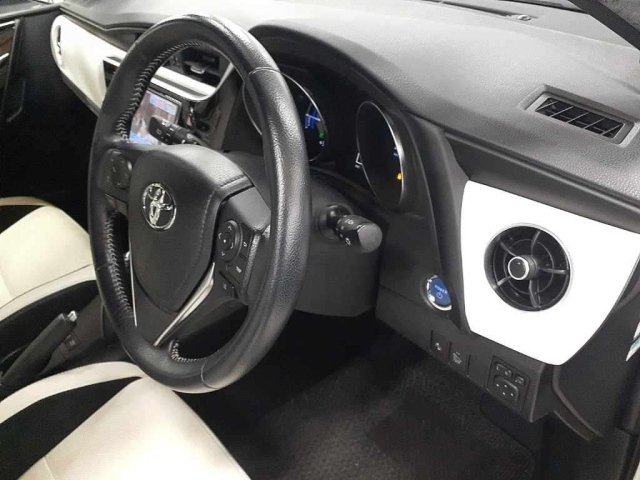 TOYOTA AURIS 2017
