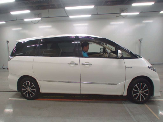 TOYOTA ESTIMA HYBRID 2015