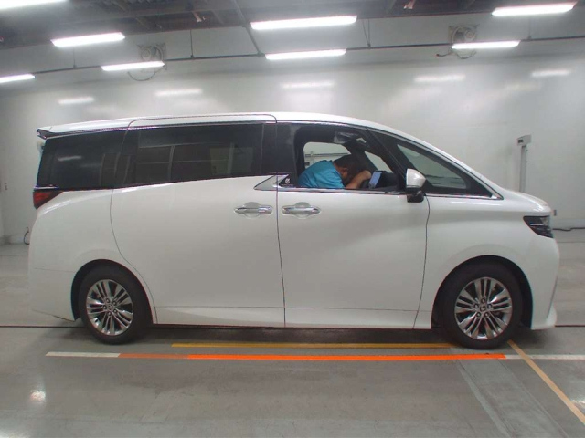 TOYOTA ALPHARD 2025
