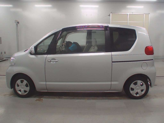 TOYOTA PORTE 2008