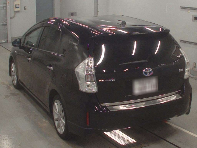 TOYOTA PRIUS ALPHA 2012