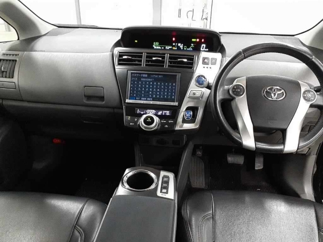 TOYOTA PRIUS ALPHA 2012