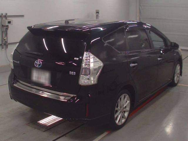 TOYOTA PRIUS ALPHA 2012