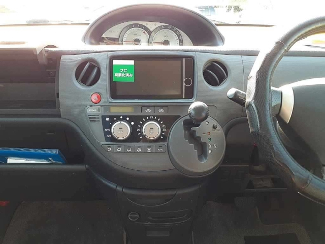 TOYOTA SIENTA 2013