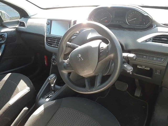 PEUGEOT 208 2016