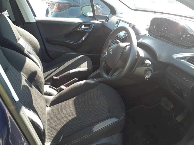 PEUGEOT 208 2016