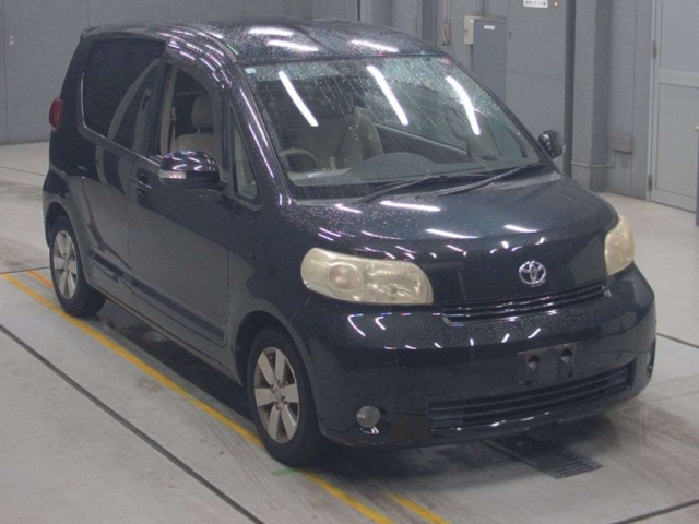 TOYOTA PORTE 2010
