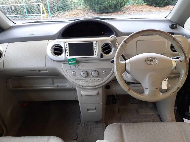 TOYOTA PORTE 2010