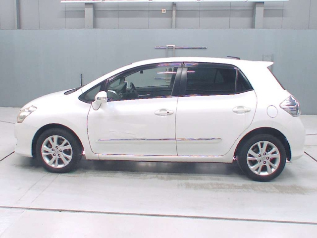 TOYOTA BLADE 2010