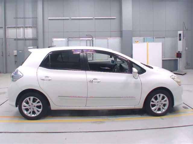 TOYOTA BLADE 2010